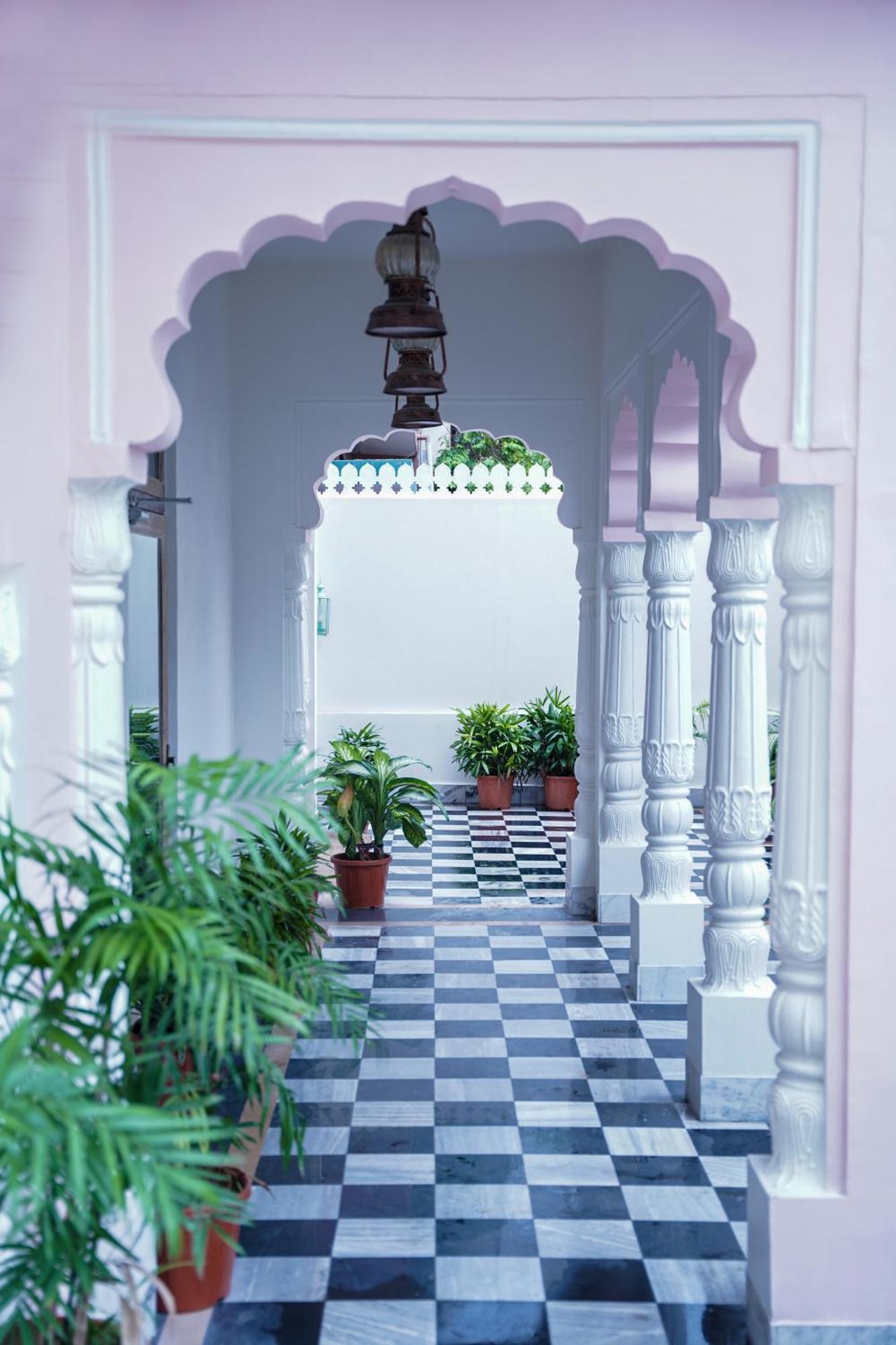 Dev Mahal - A Boutique Heritage Hotel Джапур Экстерьер фото