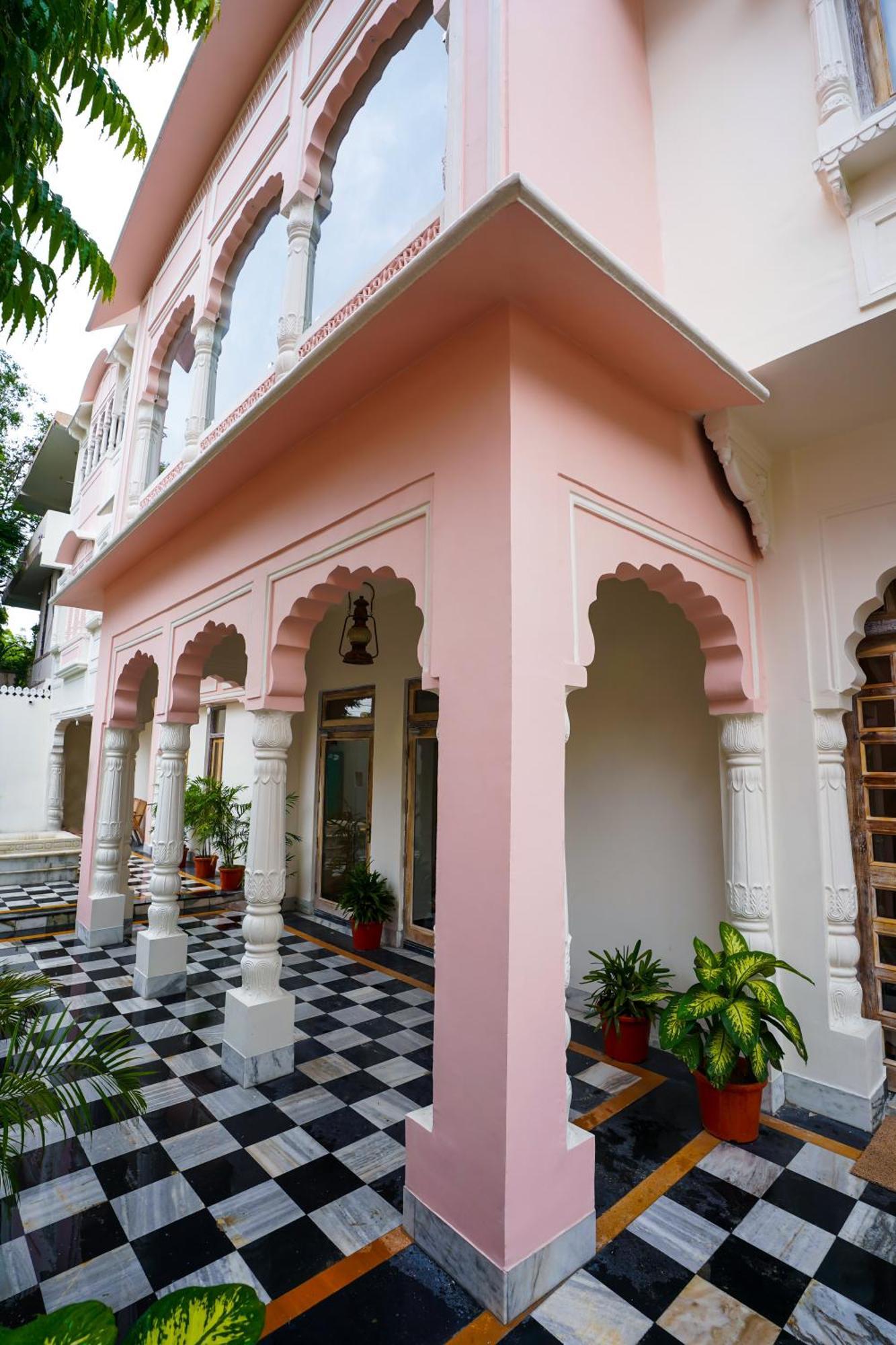 Dev Mahal - A Boutique Heritage Hotel Джапур Экстерьер фото